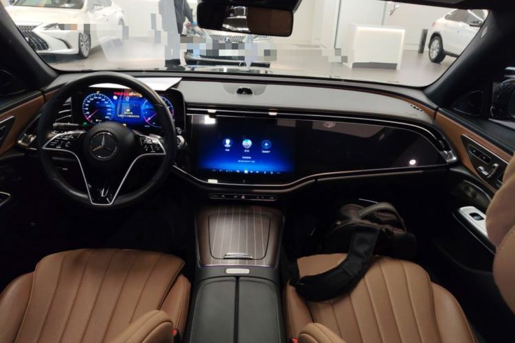 Used Mercedes-Benz E-Class 2024 E 300 L Luxury Model Center Console