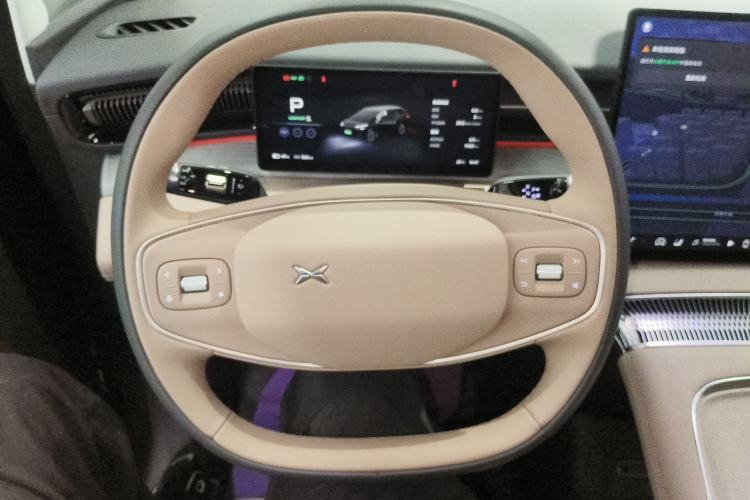 Used XPeng X9 2025 740 Ultra-Long Range Max Steering Wheel