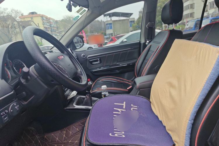 Used Haval H5 Classic 2015 2.0T Diesel Manual Two-Wheel Drive Entry-Level Version
