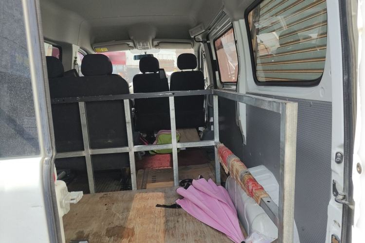 Used SAIC MAXUS Xintu V80 2019 2.5T Classic 6-Speed Manual Van Short Wheelbase Mid-Roof Design 2/3 Seats