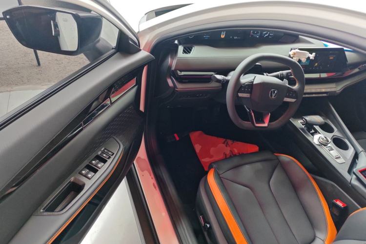 Used Changan UNI-V 2024 1.5T High-Energy Version
