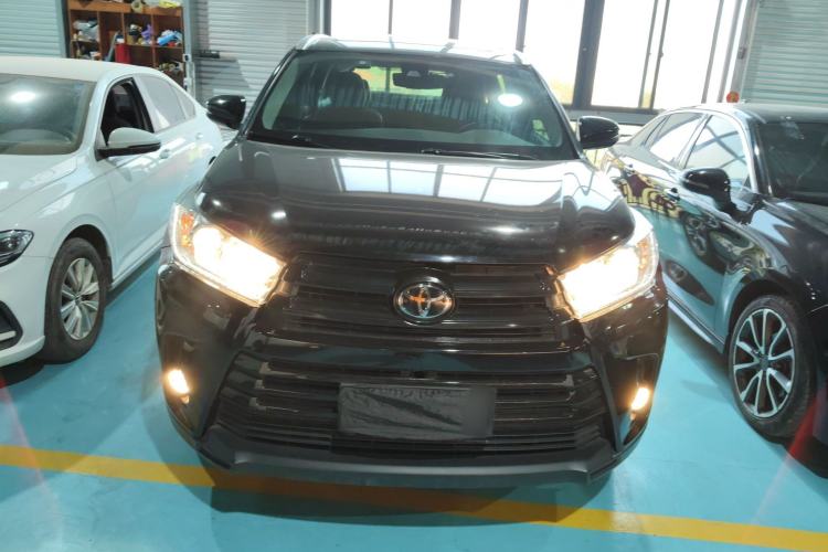 Used Toyota Highlander 2018 2.0T Four-Wheel Drive Luxury Edition 7 Seats China V Emission Standard
