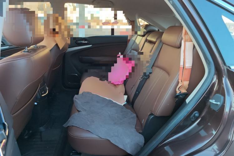 Used BYD S7 2015 2.0T Upgraded Automatic Luxury Version Left Rear Seat