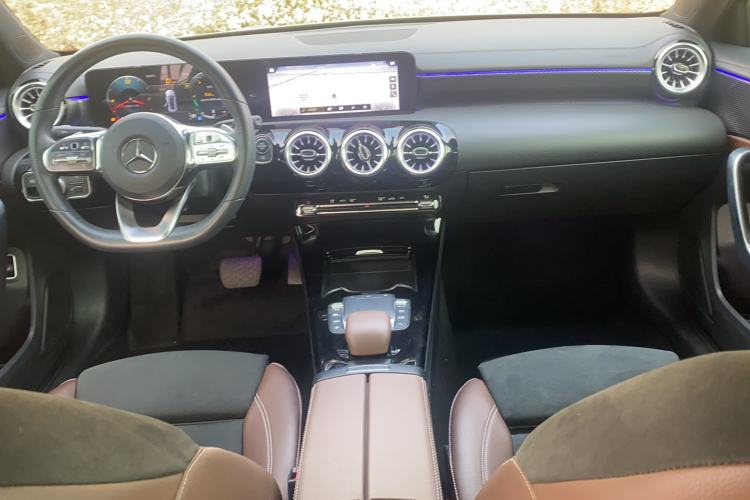 Used Mercedes-Benz A-Class 2022 Second Facelift A 200 L Sport Sedan Fashion Version
