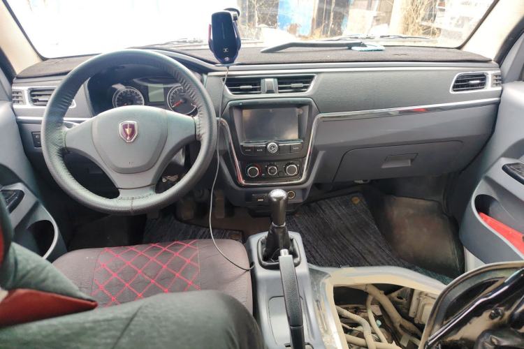 Used Jinbei Hiace X30 2023 1.5L Business-Style Van 2/5-Seater Air-Conditioned Version SWC15M Center Console