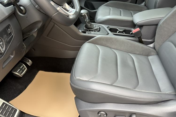 Used Volkswagen Tiguan L 2021 330TSI Automatic Two-Wheel Drive R-Line Enhanced Edition Interior 10