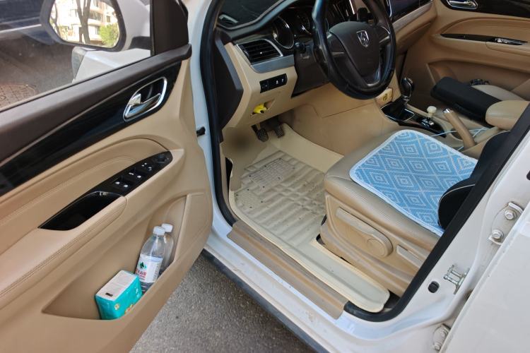 Used Baojun 730 2016 1.5L Manual Comfort Version 7 Seats China V Emission Standard Driver Seat