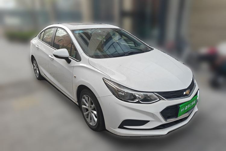 Used Chevrolet Cruze 2017 1.5L Automatic Pioneer Sunroof Edition Front Right 45 Deg