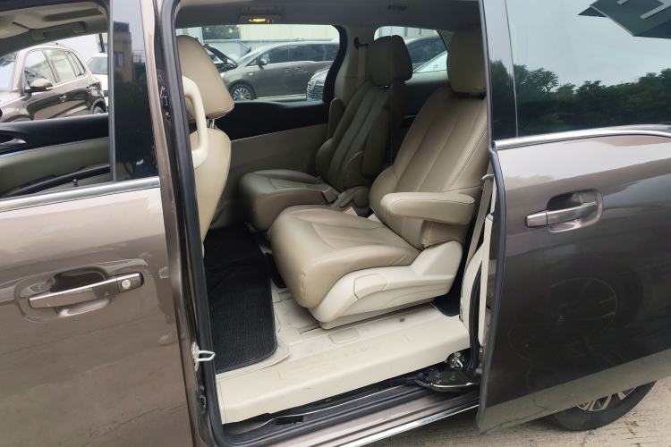 Used Buick GL8 2023 Land Executive Class Comfort Model