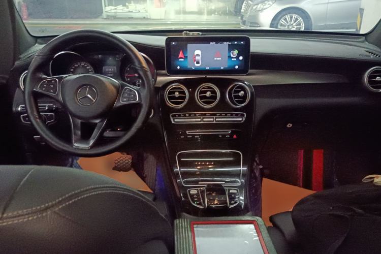 Used Mercedes-Benz GLC 2017 GLC 260 4MATIC Dynamic Edition Center Console