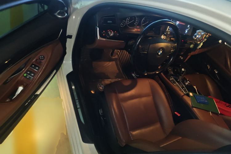 Used BMW 5 Series 2014 520Li Elegant Model
