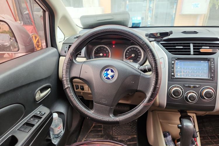 Used Venucia R50 2014 1.6L Automatic Splendid Edition