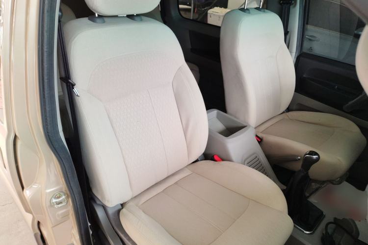 Used FORTHING Lingzhi 2018 M3L 1.6L 7-Seater Comfort Model Right Front Seat