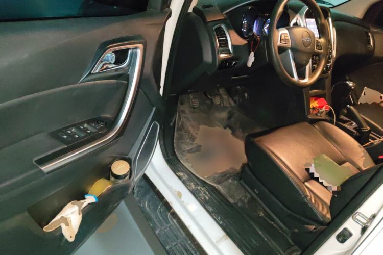 Used JMC Yuhu 5 2018 2.4T Classic Edition Diesel Manual 4x4 Luxury Version JX4D24A5L