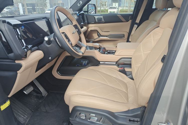 Used Formula Leopard 8 2025 Smart & Brave Flagship Edition 7 Seats