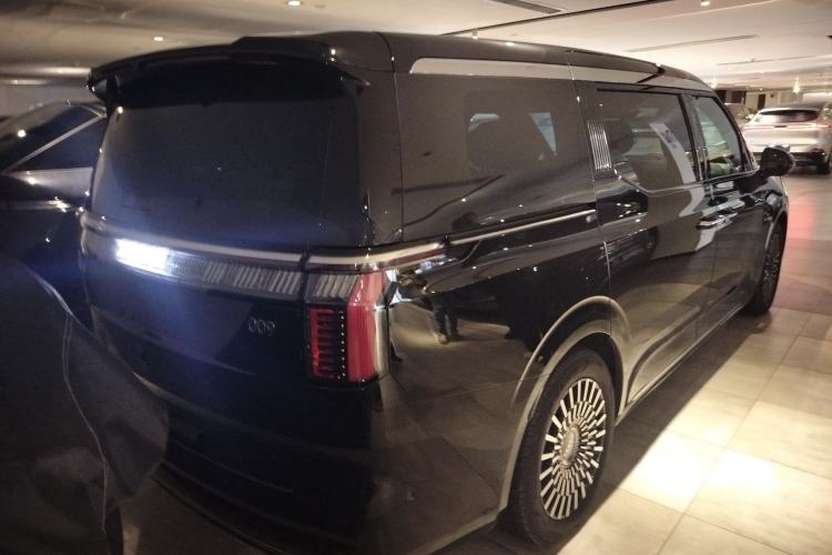 Used Zeekr 009 2024 7-Seater Walk-Through Version Four-Wheel Drive 108 kWh
