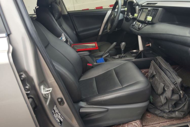 Used Toyota RAV4 2016 2.0L CVT Two-Wheel Drive Fashion Edition China V Standard Right Front Seat