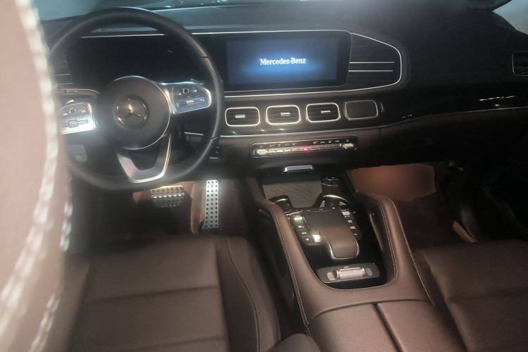 Used Mercedes-Benz GLS 2023 GLS 450 4MATIC Stylish Model Center Console