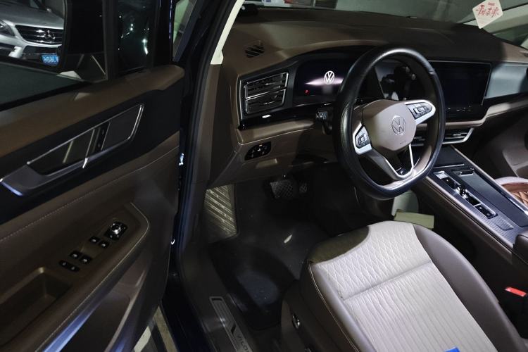 Used Volkswagen Viloran 2023 Revised 330TSI Business Edition Driver Seat