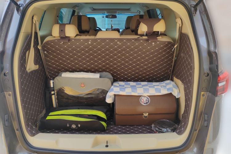 Used Buick GL8 2023 Facelifted Land Cruiser Executive Luxury Version
