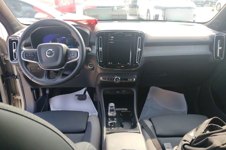 Used Volvo XC40 2024 B3 Zhiyuan Luxury Edition Center Console