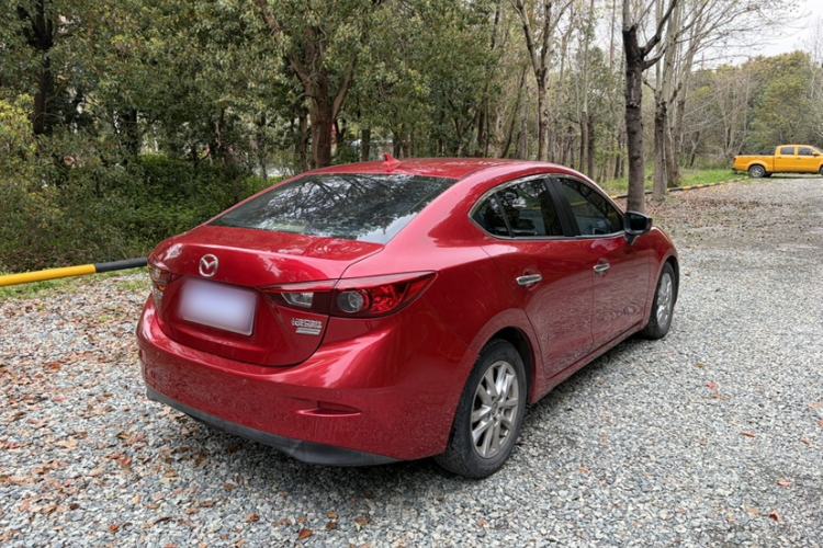 Used Mazda 3 Axela 2014 Sedan 1.5L Automatic Comfort Model
