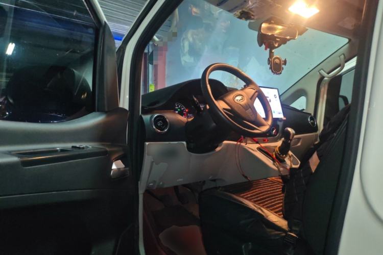 Used JAC Refine M3 2025 PLUS 1.8L Manual Classic Edition 7 Seats Driver Seat