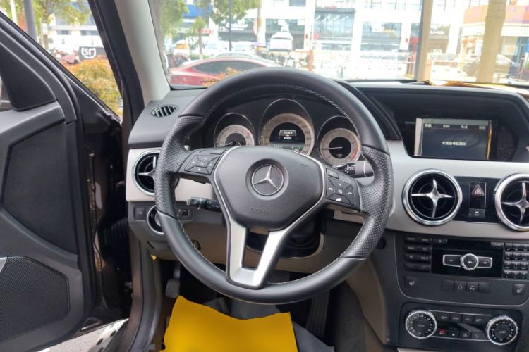 Used Mercedes-Benz GLK-Class 2013 GLK 300 4MATIC Dynamic Sunroof Model Steering Wheel