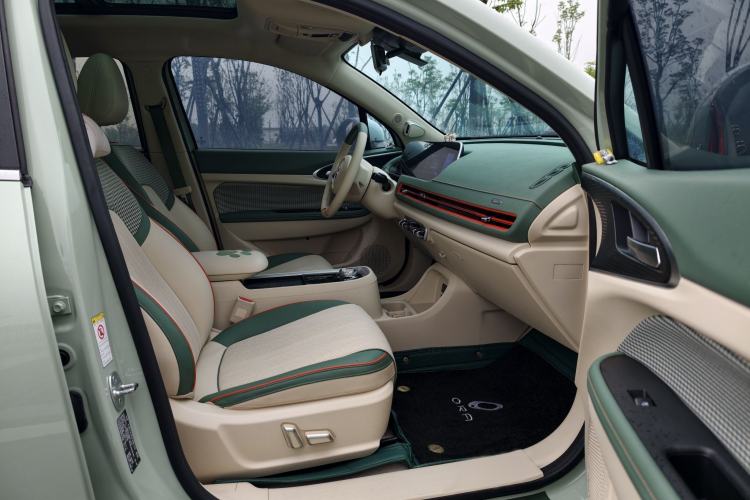 Used ORA Good Cat 2022 Morandi Edition 400km Standard Range Premium Version Lithium-Ion Battery Interior 3