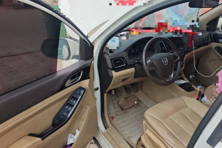 Used Baojun 730 2014 1.5L manual Comfort version 7 seats
