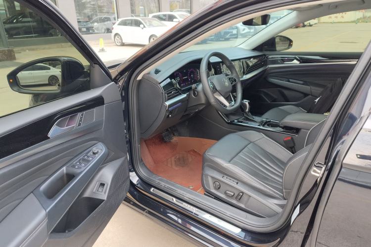 Used Volkswagen Passat 2024 380TSI Dragon Edition Driver Seat