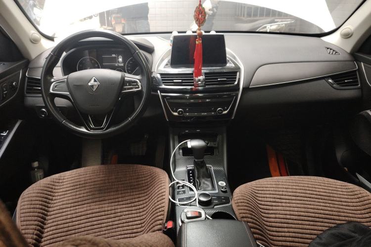 Used BORGWARD BX5 2017 20TGDI Automatic Two-Wheel Drive Pioneer Edition Center Console