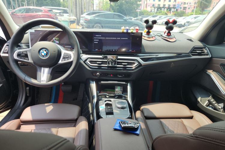 Used BMW i3 2024 eDrive 35 L Center Console