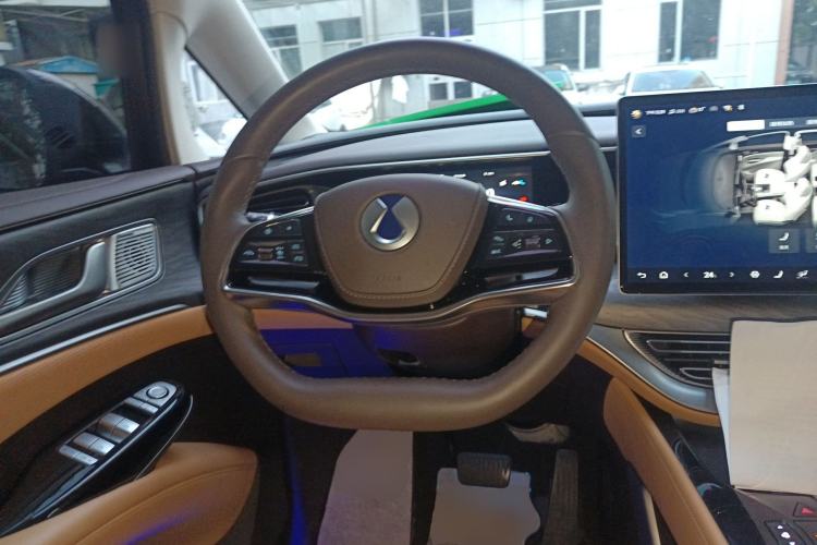 Used Denza D9 2024 DM-i 1050 Luxury Model
