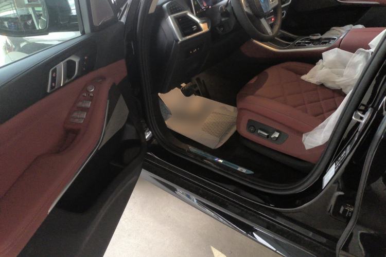 Used BMW X5 2023 xDrive 30Li Luxury M Sport Night Edition Package Driver Seat