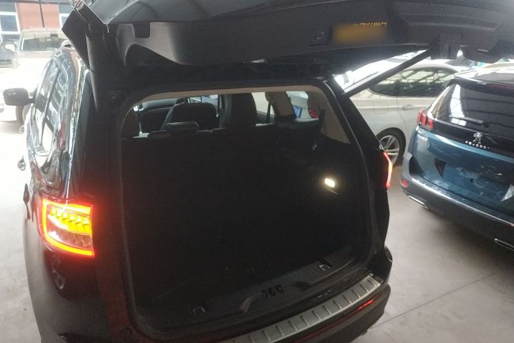 Used Ford Edge 2018 EcoBoost 245 Four-Wheel Drive Titanium 7-Seater Trunk