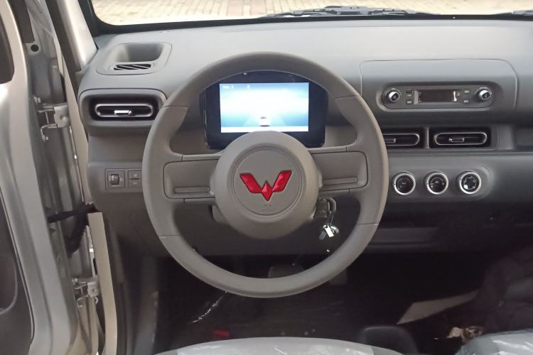 Used Wuling Zhiguang New Energy 2025 Model 305km Ambitious Edition