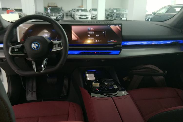 Used BMW i5 2025 eDrive 40L M Sport Package Center Console