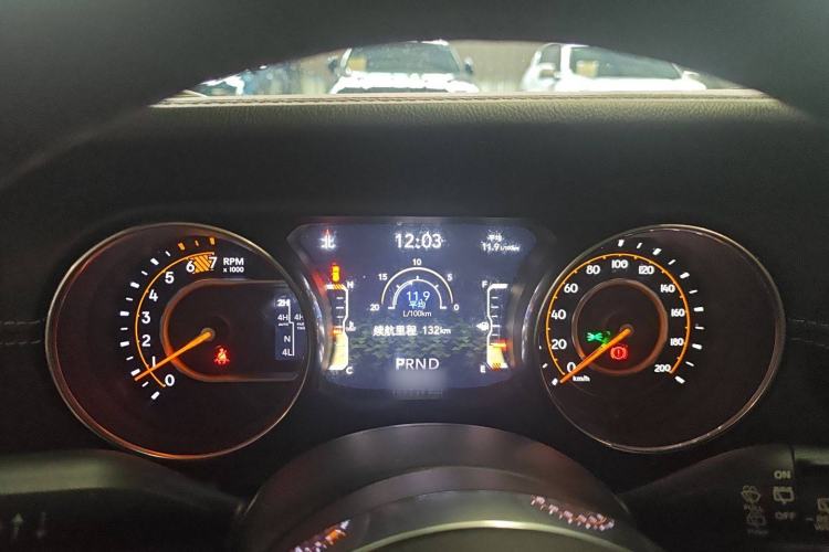 Used Jeep Wrangler 2019 2.0T Sahara Four-Door Brilliant Top Version China VI Emission Standard