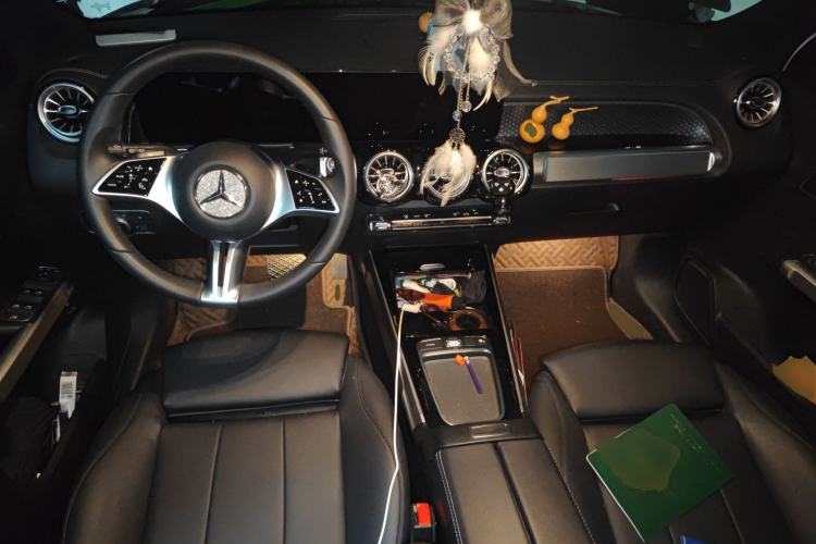 Used Mercedes-Benz GLB 2024 Refresh GLB 220 Fashion Edition Center Console