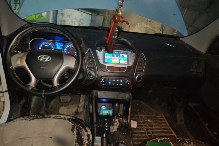 Used Hyundai ix35 2013 2.0L Automatic 2WD Comfort GL China IV Standard Center Console