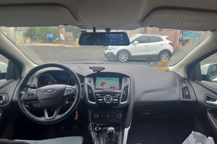 Used Ford Focus 2015 Hatchback 1.6L Manual Comfort Edition
