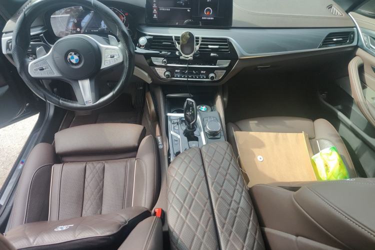 Used BMW 5 Series 2023 530Li Luxury Edition M Sport Package Center Console