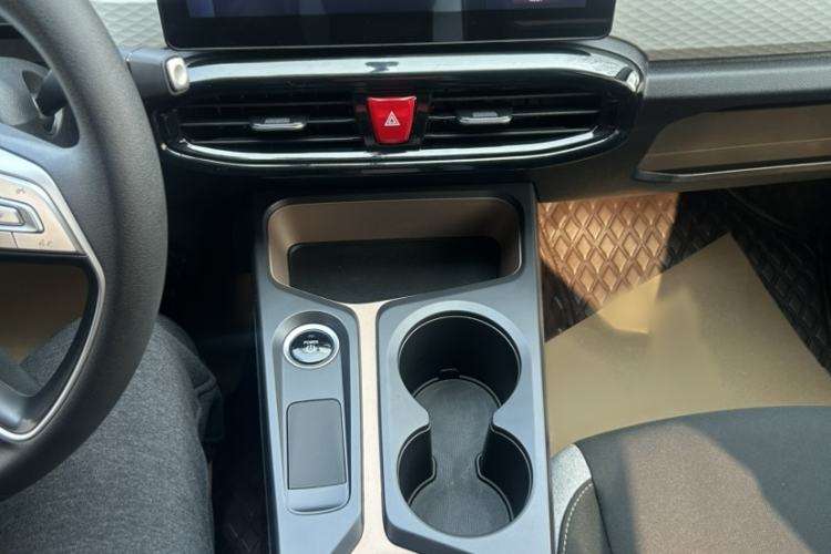 Used JAC Yiwei E10X 2024 Charming Edition 301km Lite