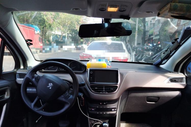 Used Peugeot 2008 2014 1.6L Automatic Fashion Edition Center Console