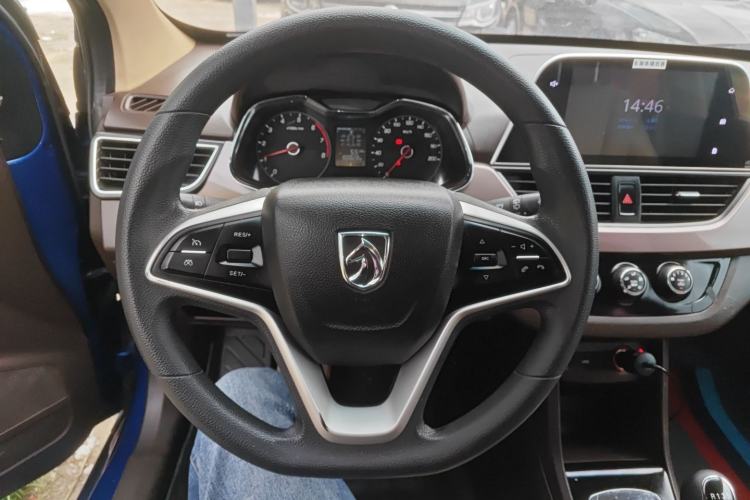 Used Baojun 310W 2017 1.5L Manual Fashion Model China V Steering Wheel