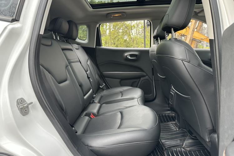 Used Jeep Compass 2017 200T Automatic Family Edition Interior 5