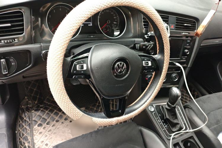 Used Volkswagen Golf 2018 230TSI Automatic Luxury Version Steering Wheel