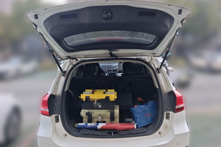 Used Haval H2 2018 Chuanxiang Edition Red Badge 1.5T Manual Two-Wheel Drive Fashionable Model Trunk