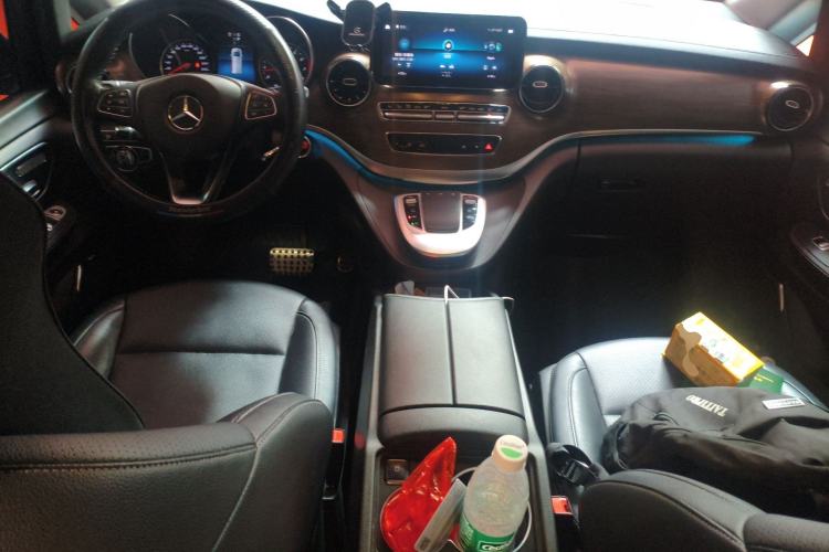 Used Mercedes-Benz V-Class 2021 V 260 L Long-wheelbase Luxury Edition Center Console